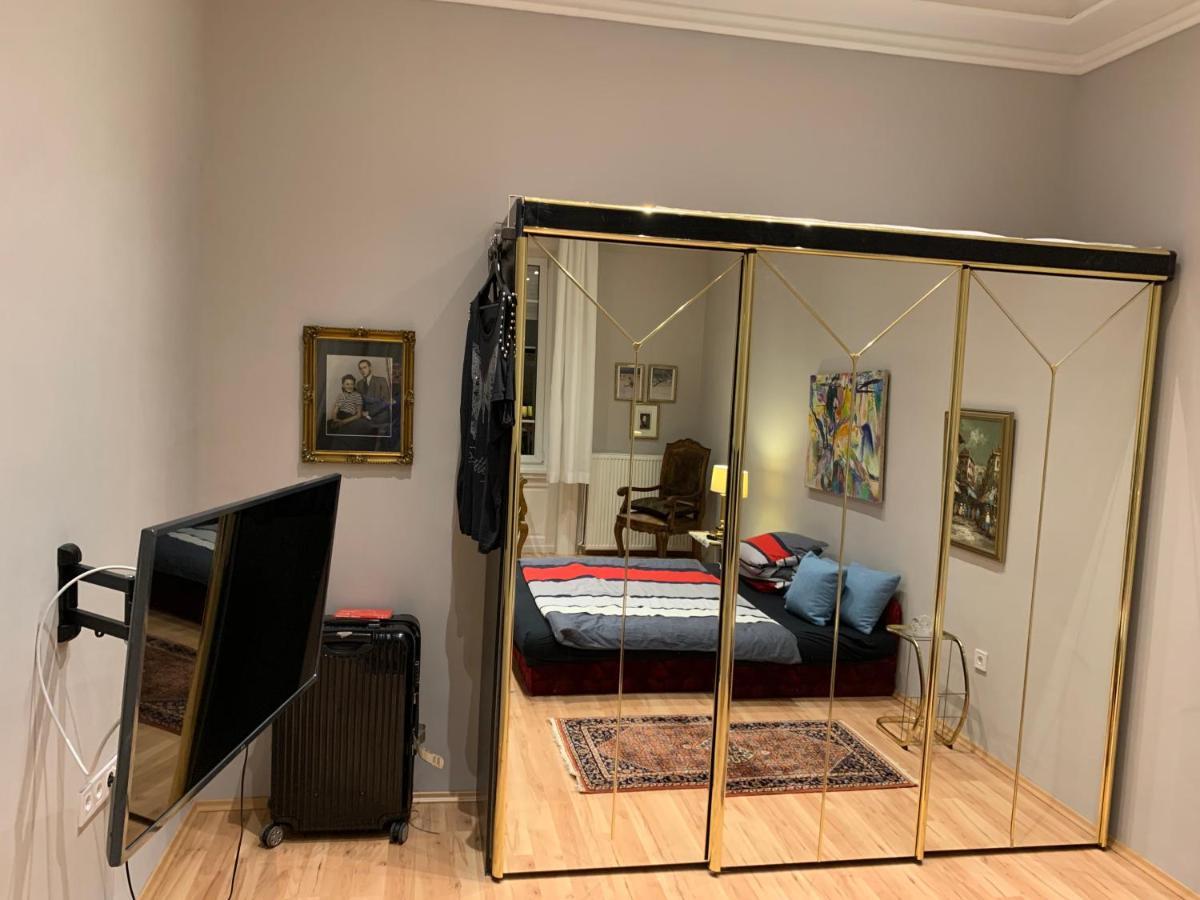 Budapest, Graf Teleki Laszlo Apartman *